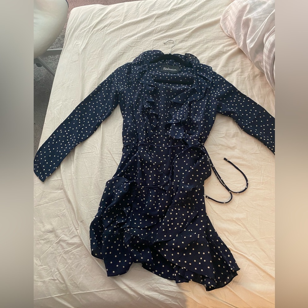 RÉALISATION PAR
Silk Mini Dress - Navy